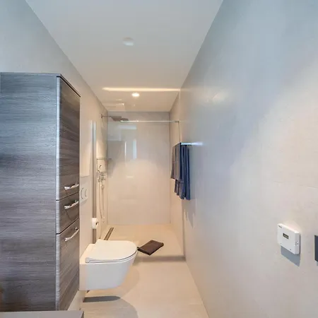 Generacija - Luxury 5-bedroom With Private Pool&jacuzzi Pakoštane